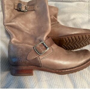 Frye Veronica boots size 8.5 hardly worn